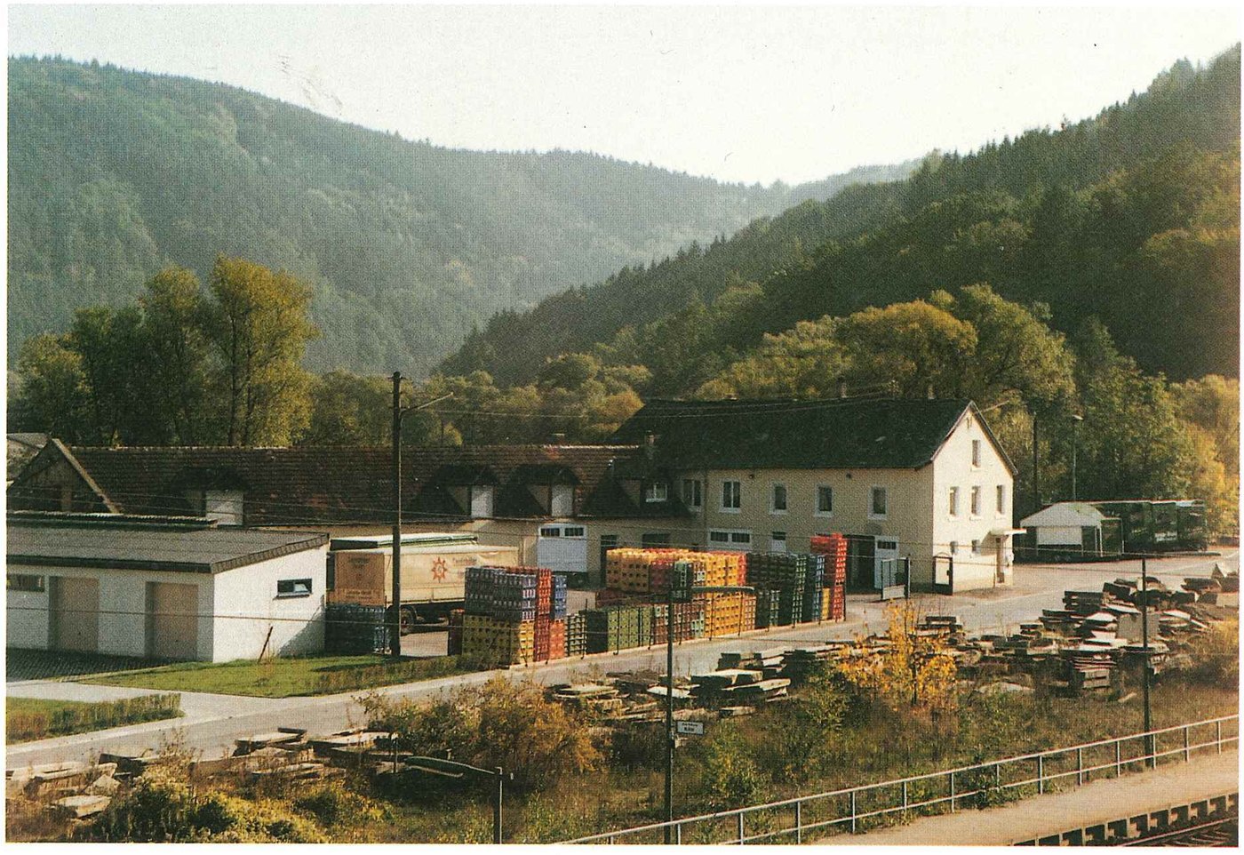 Luftbild des Betriebsgeländes von Getränke Heid im Kylltal